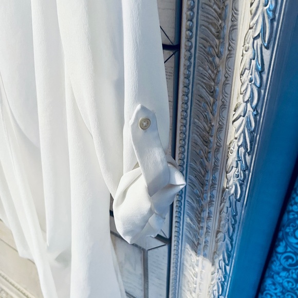 Beautiful Lord and Taylor blouse. - Picture 4 of 4